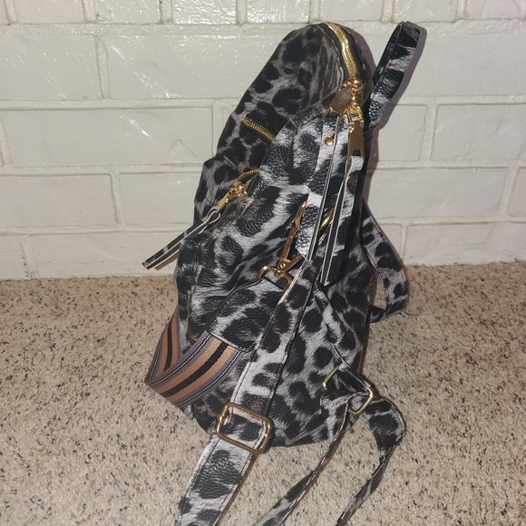 Black leopard backpack - Picture 4 of 6